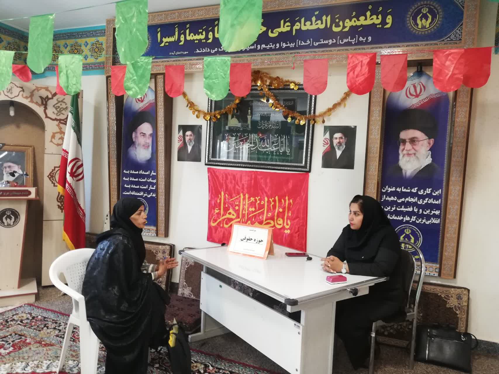 ارائه خدمات مشاوره حقوقی رایگان به خانواده‌های تحت حمایت کمیته امداد فیروزه